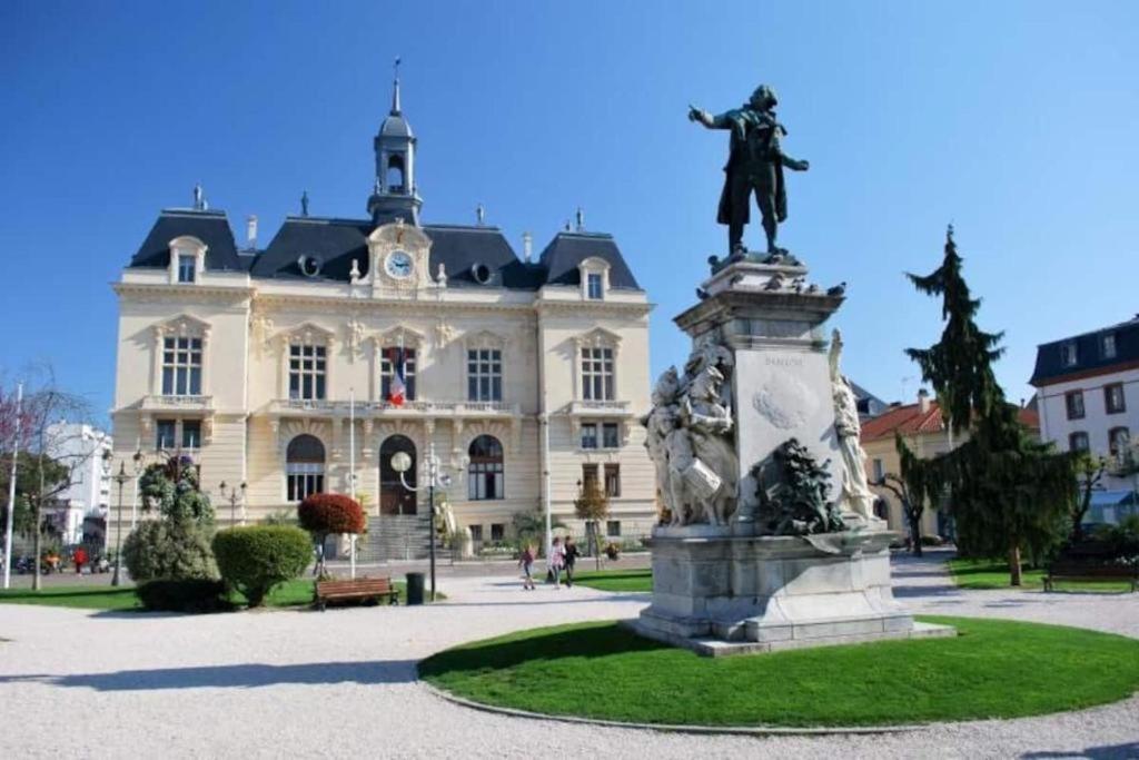 Le Zen -Studio Tout Equipe- Wifi Fibre- Centre Ville Avec Parking 타르브 외부 사진